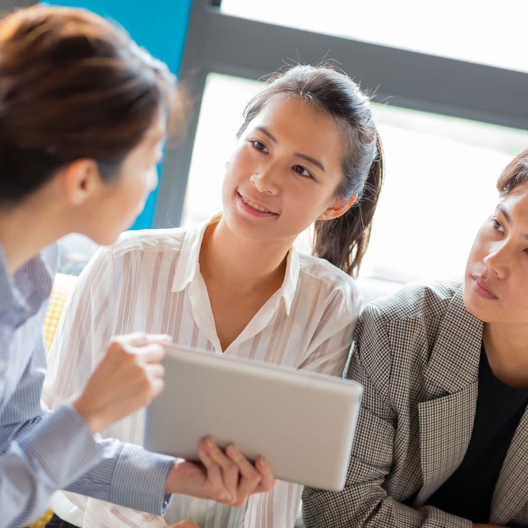 Academic Consultant discussing an academic plan with a family