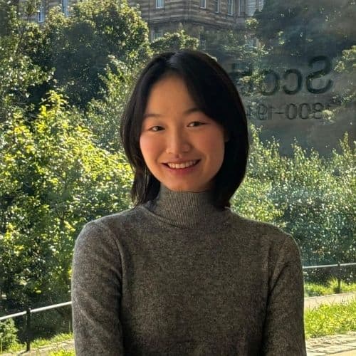 Ms. Eunice (英國), 生物 · 化學 · 附加數學. 愛丁堡大學 · IGCSE 11A* · A Level 4A*.